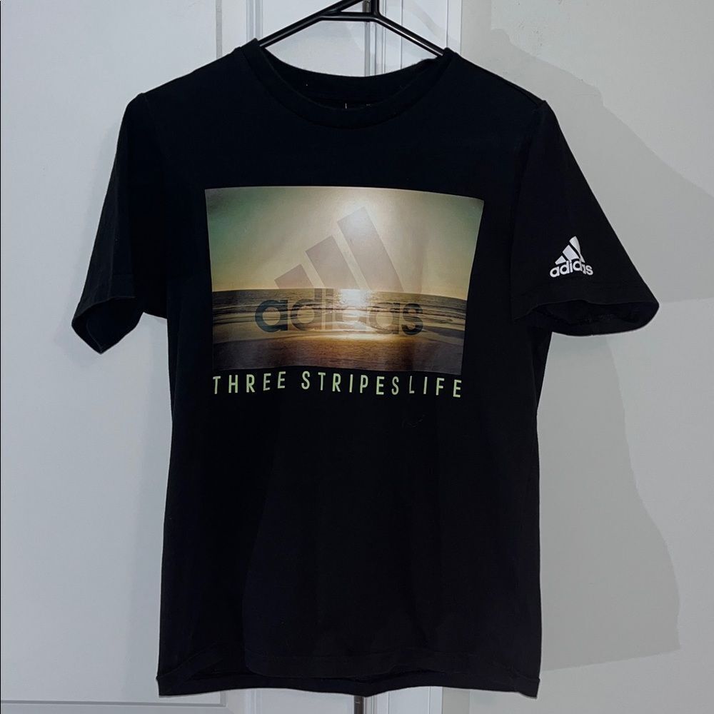 Adidas women’s Three Stripes Life Ocean Beach Print yoga work out gym T shirt S